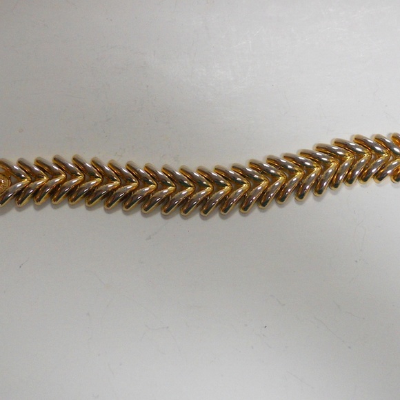 Heavy Goldtone Necklace and Bracelet Set - Picture 3 of 3